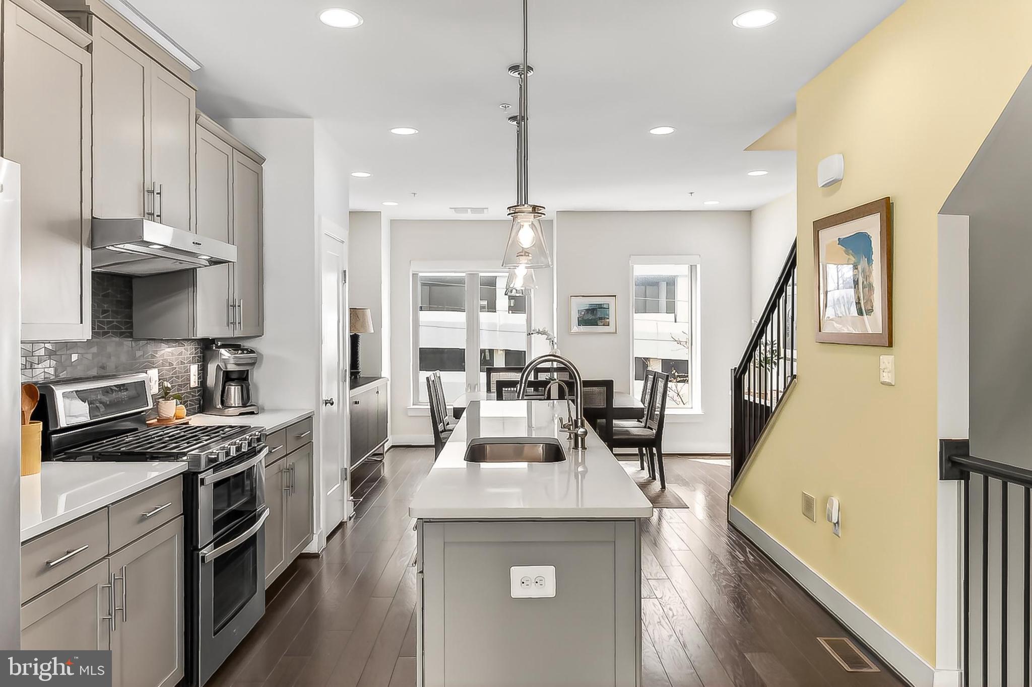 CHAPMAN ROW AT TWINBROOK METRO - Residential