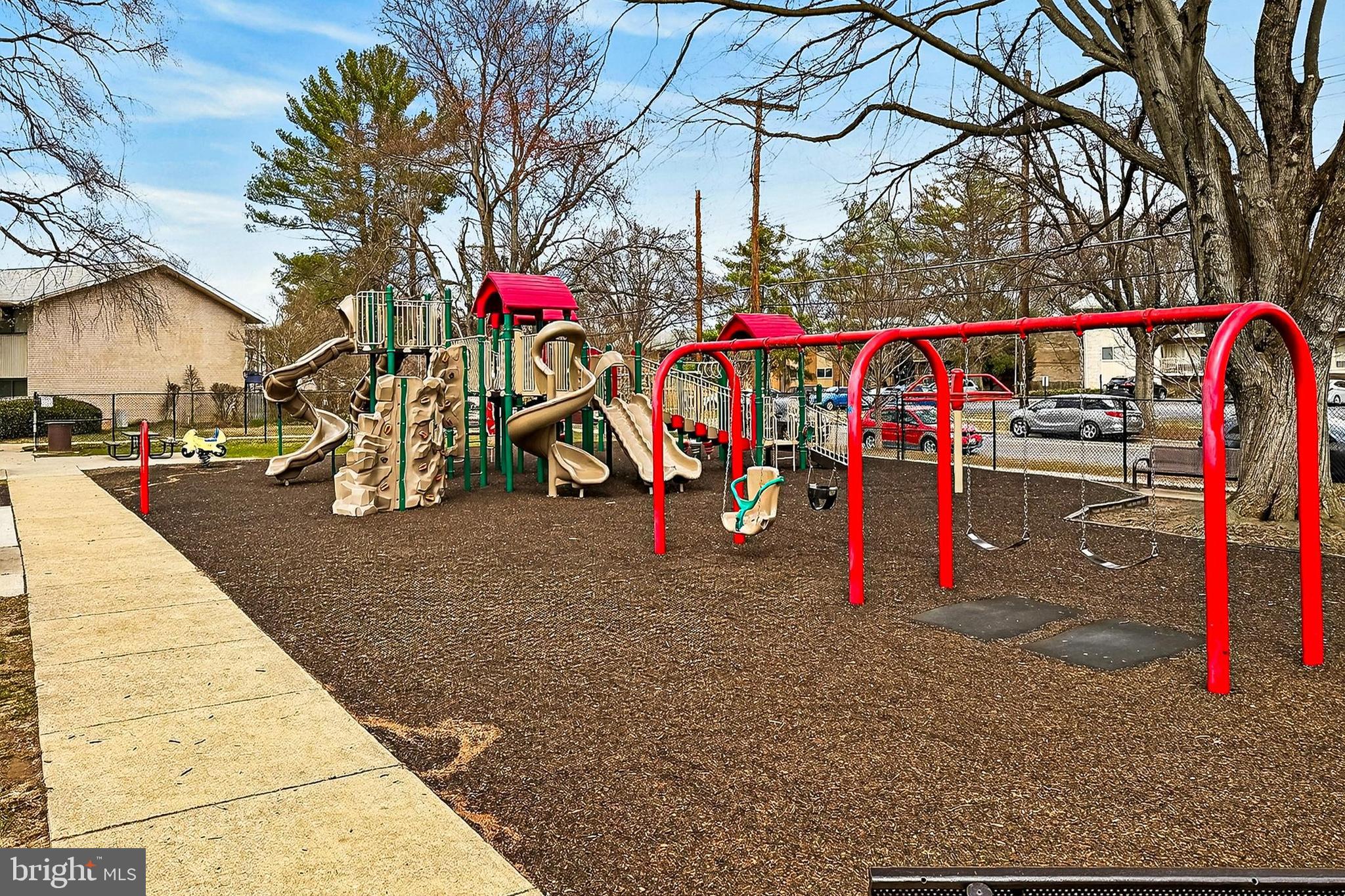 CHAPMAN ROW AT TWINBROOK METRO - Residential