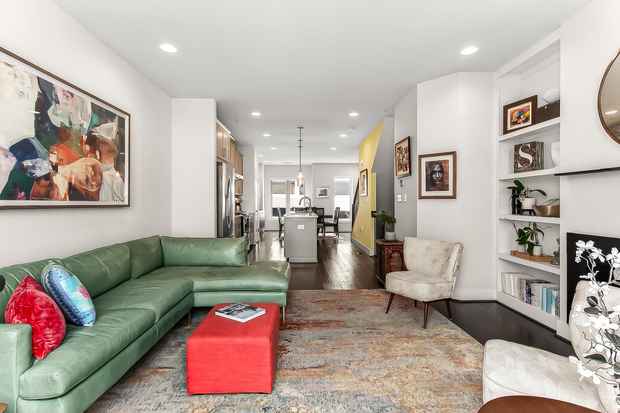 CHAPMAN ROW AT TWINBROOK METRO - Residential