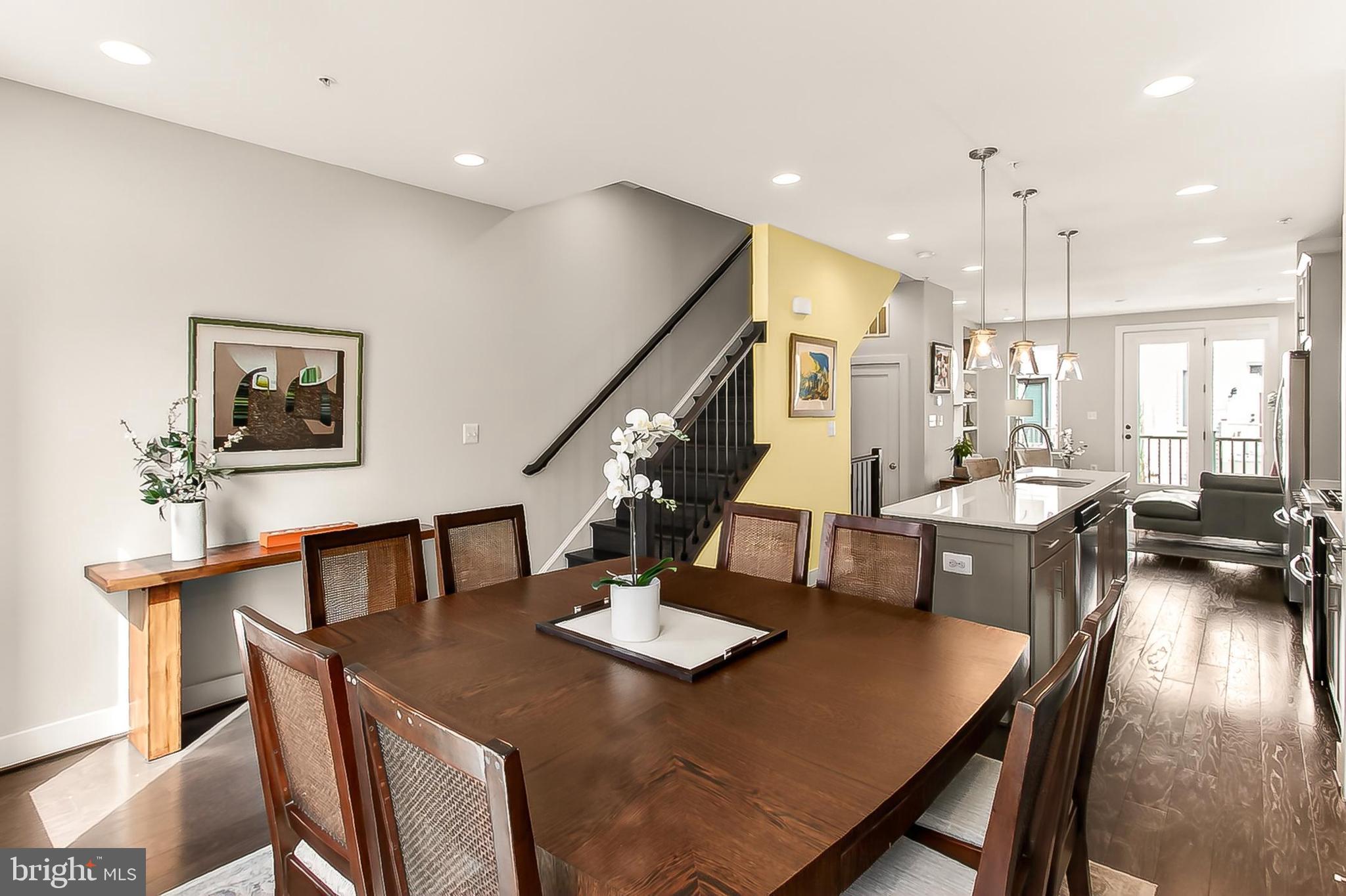 CHAPMAN ROW AT TWINBROOK METRO - Residential