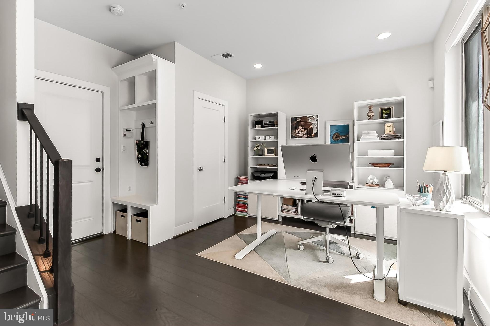 CHAPMAN ROW AT TWINBROOK METRO - Residential