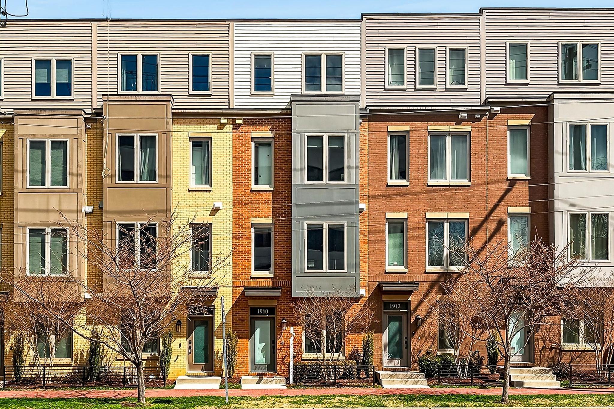 CHAPMAN ROW AT TWINBROOK METRO - Residential