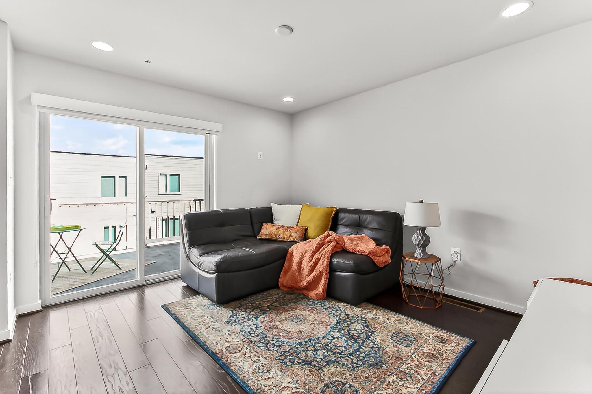 CHAPMAN ROW AT TWINBROOK METRO - Residential