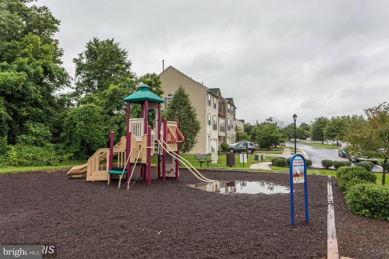 VISTA GARDENS PLAT 1> - Residential Lease