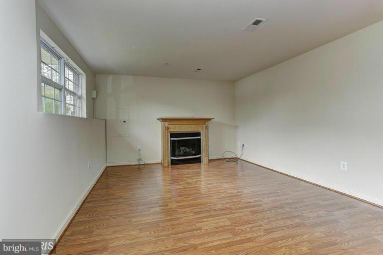 VISTA GARDENS PLAT 1> - Residential Lease