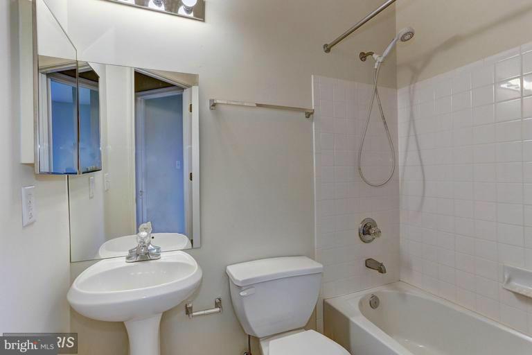 VISTA GARDENS PLAT 1> - Residential Lease