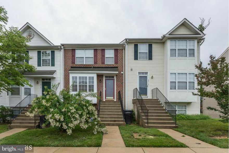 Beautiful town-home in the heart of convenience. New Paint, Carpet and freshly updated. Open space with light filled rooms with space to entertain.