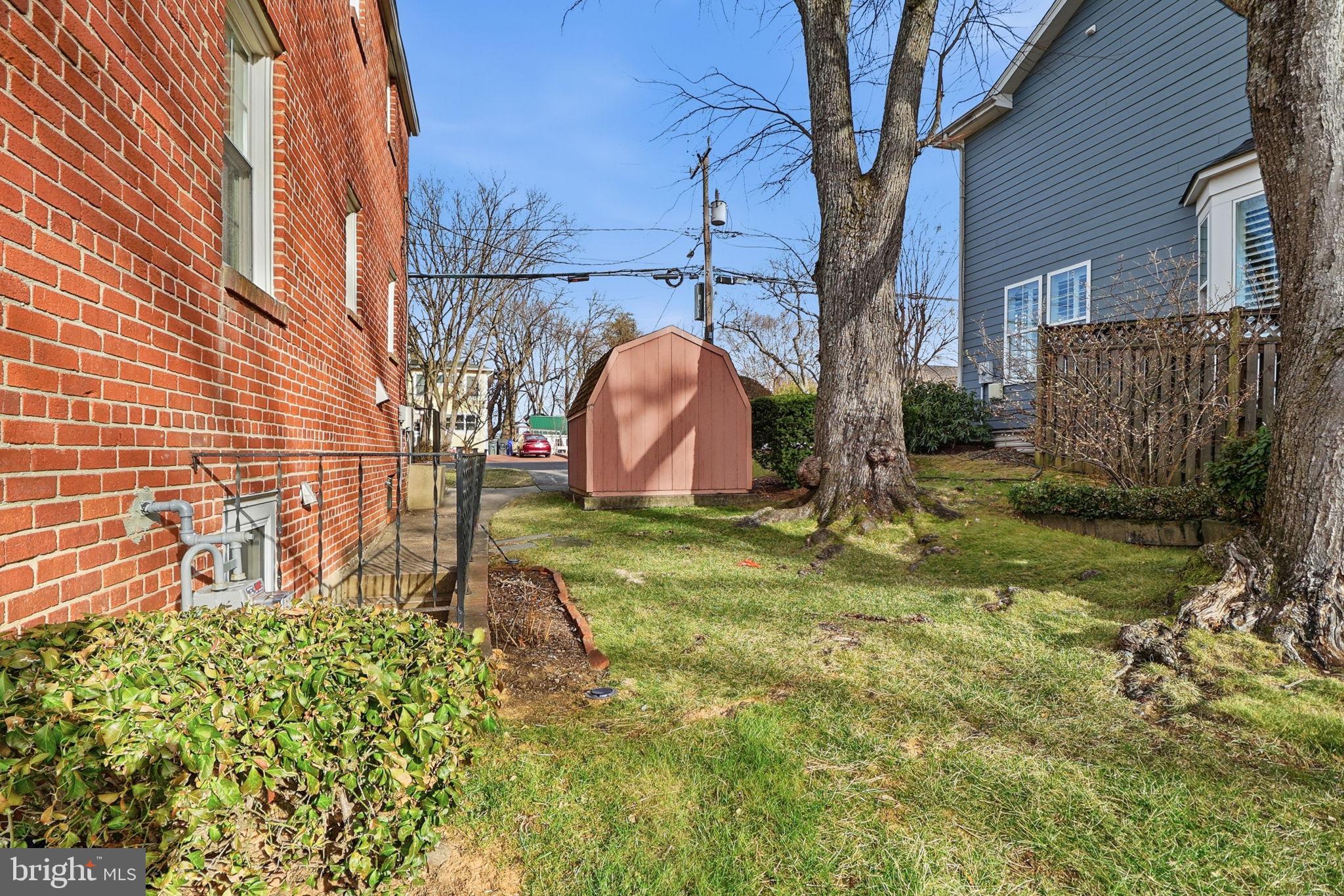 BROYHILL HEIGHTS - Residential