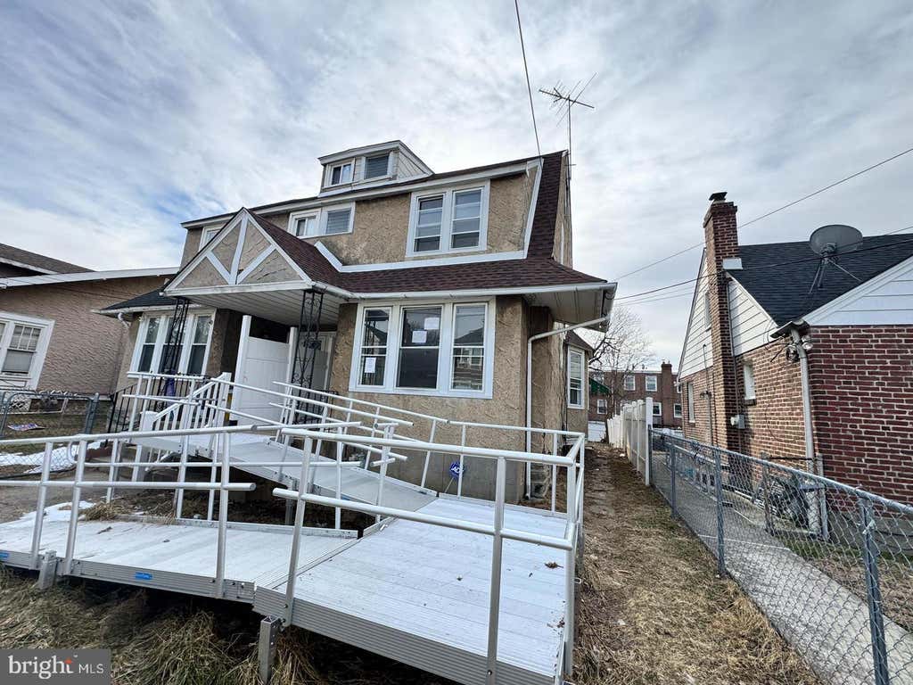 Photo of 52 W Berkley Avenue, CLIFTON HEIGHTS, PA 19018 (MLS # PADE2122616)