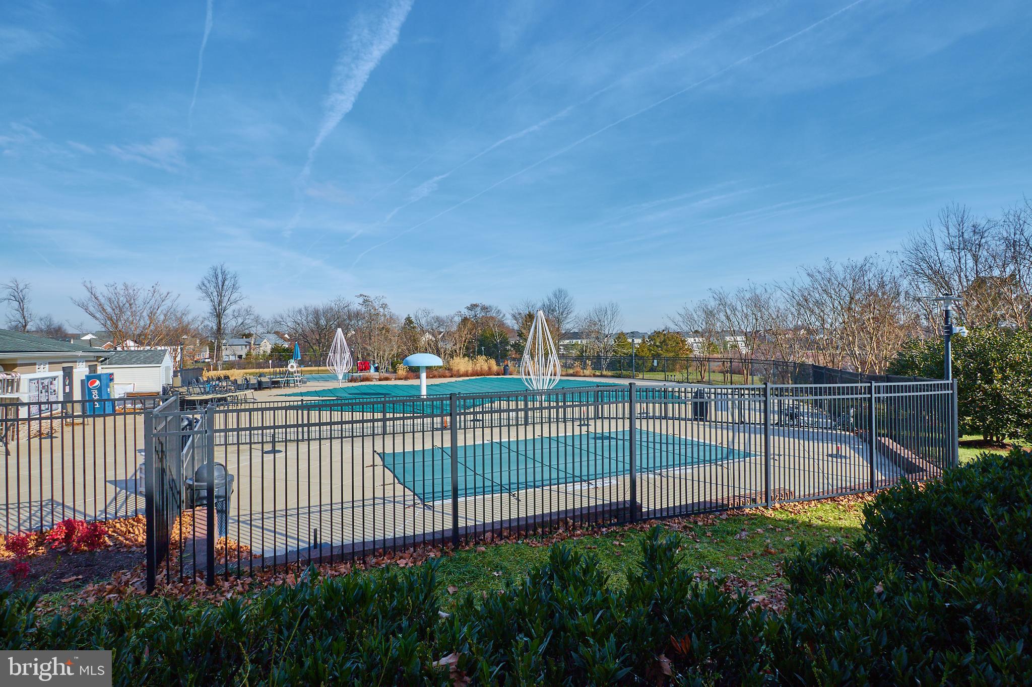 PEMBROOKE - Residential