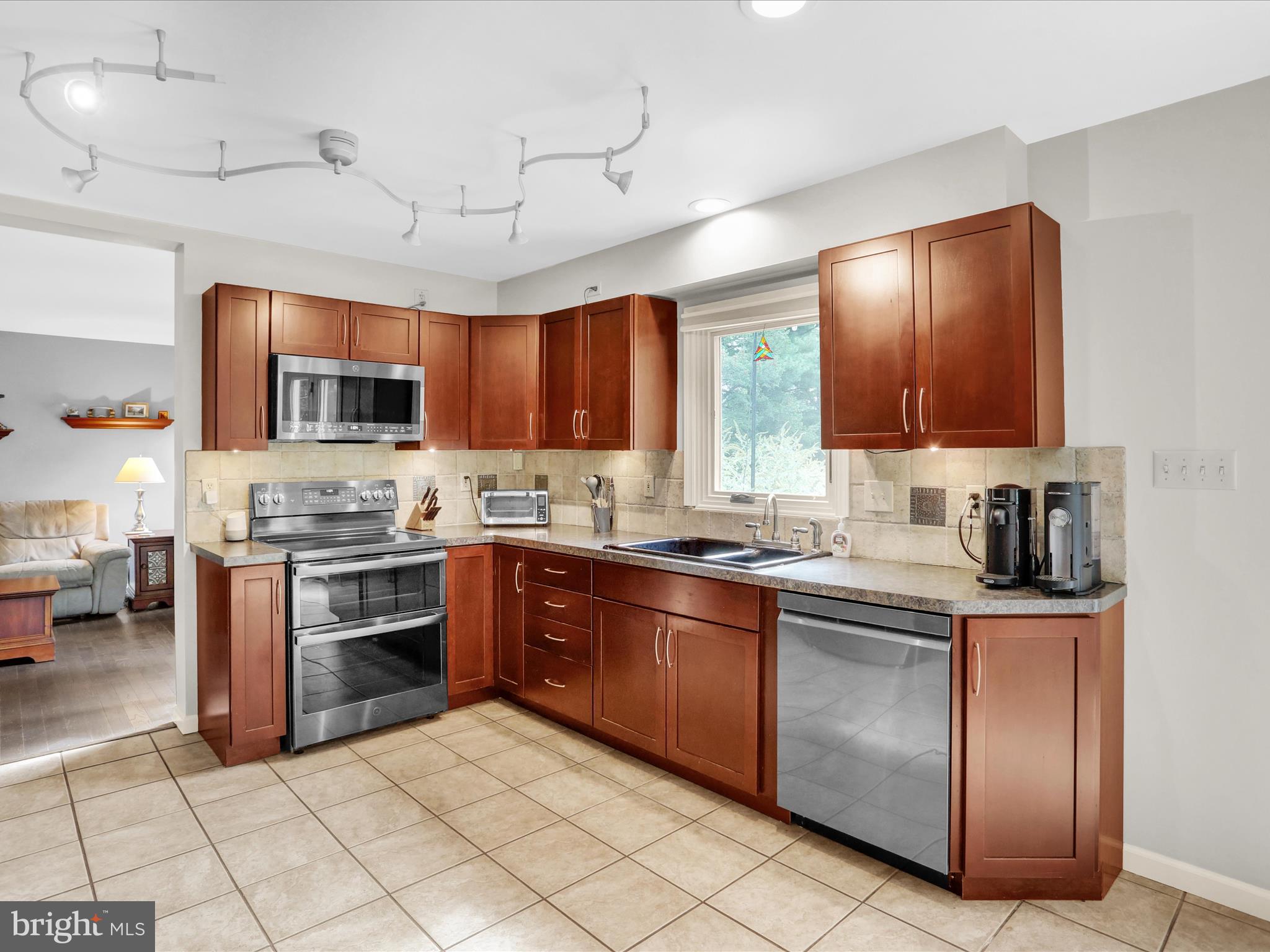 HILLTOP ESTATES NO - Residential