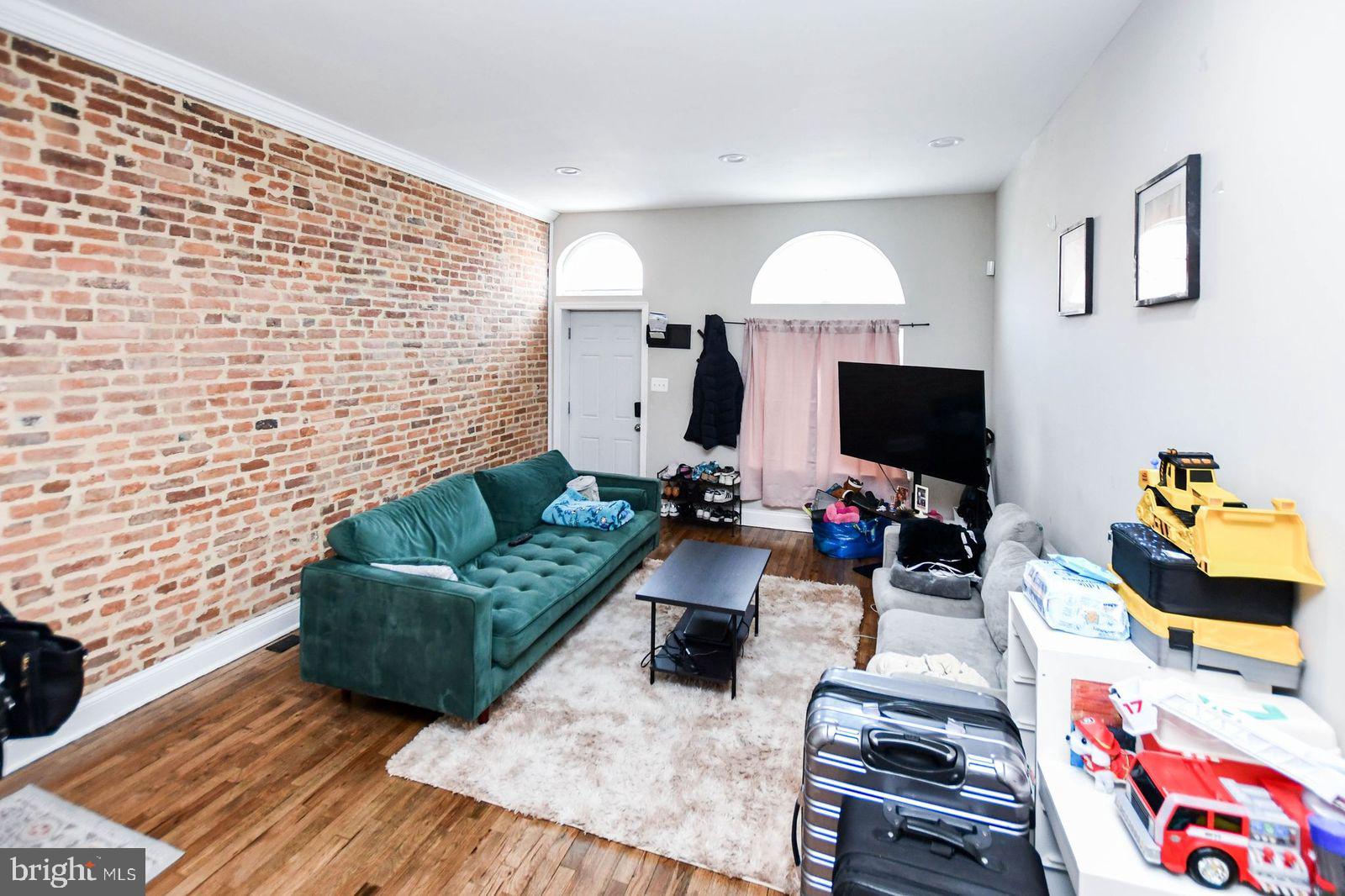 BROADWAY EAST - Residential