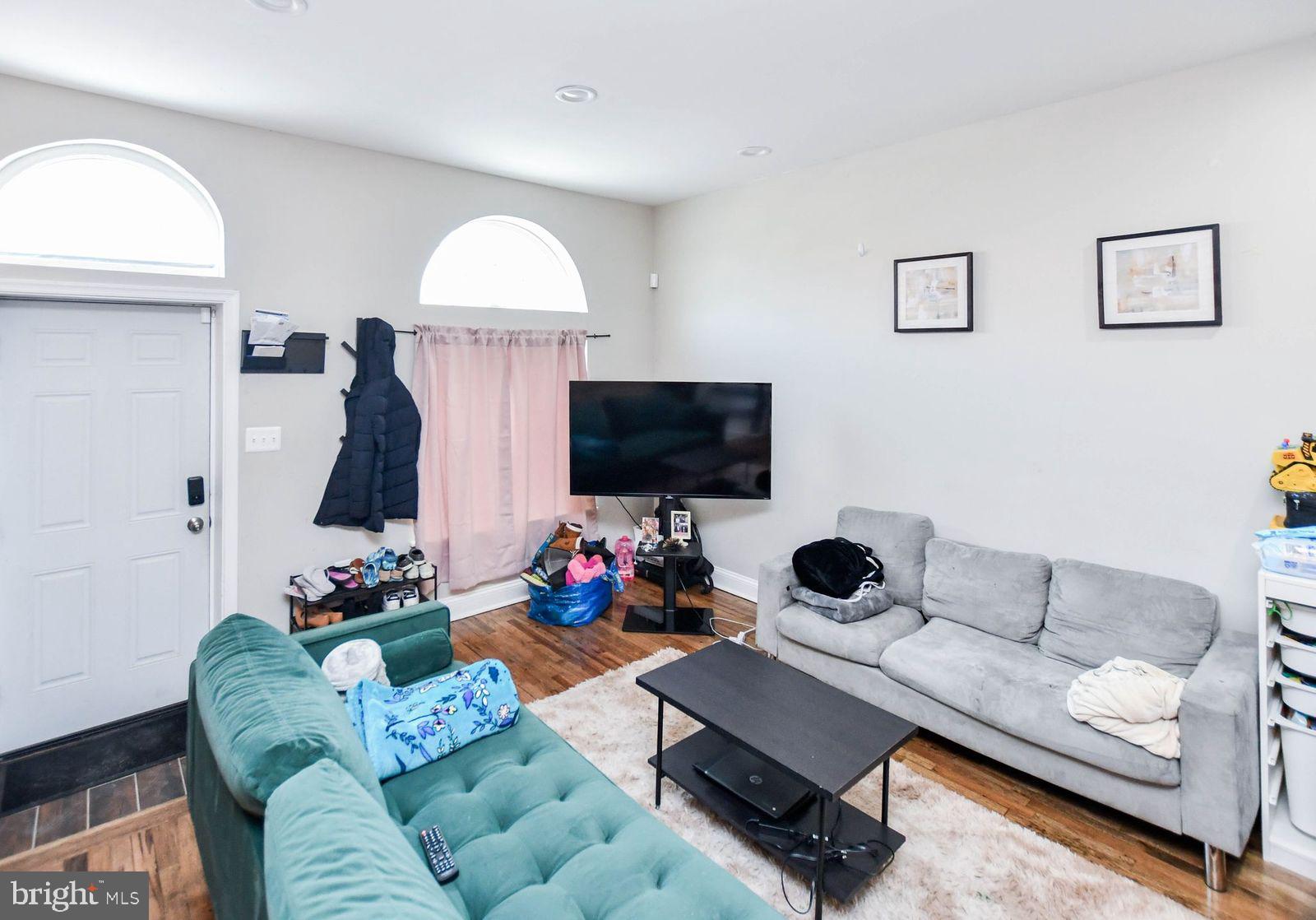 BROADWAY EAST - Residential