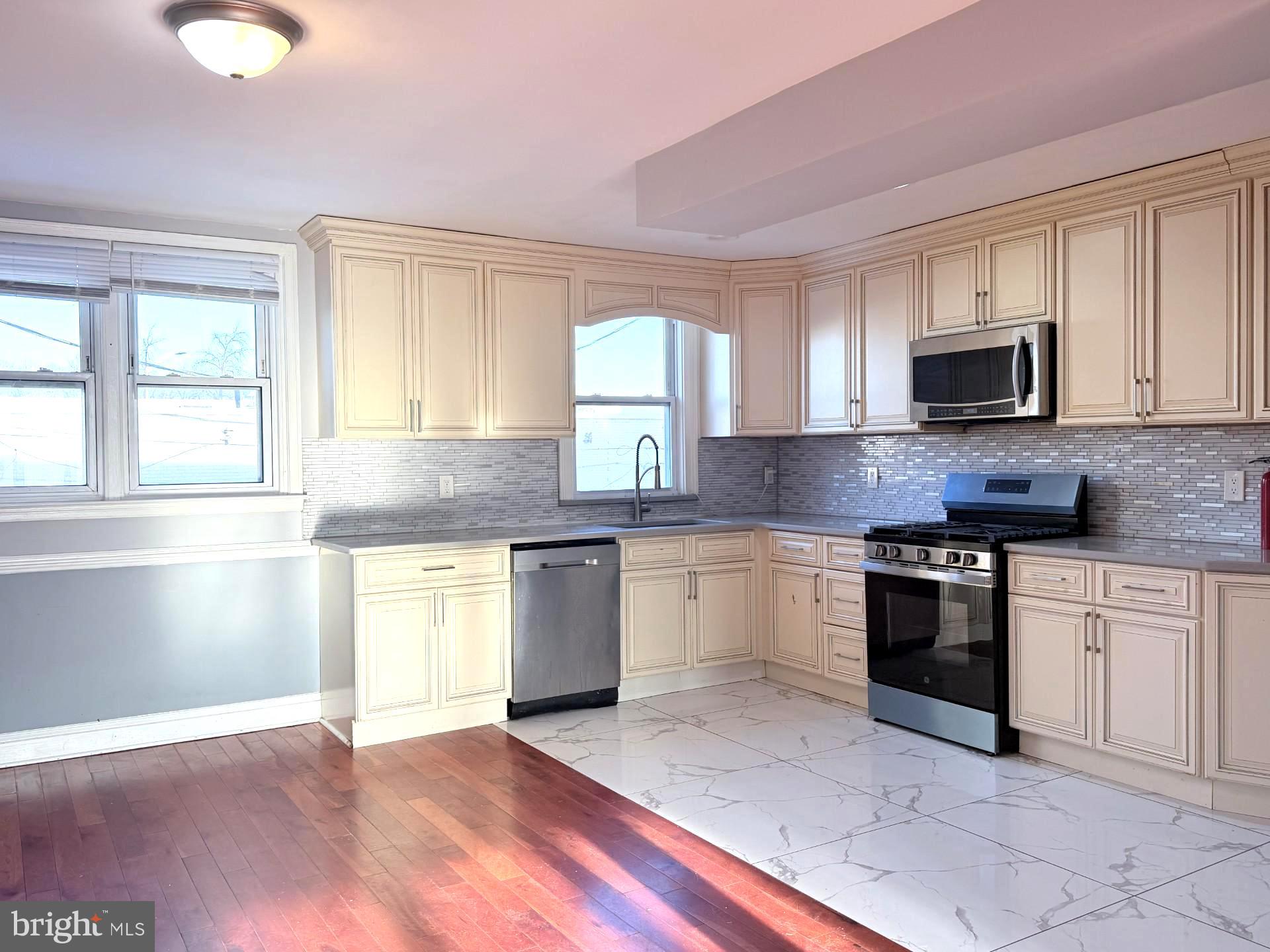 PHILADELPHIA (NORTHEAST) - Residential