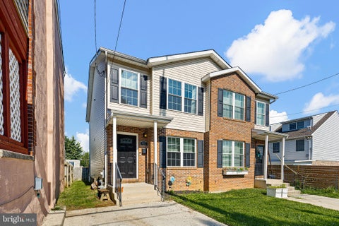 Townhouse For Sale - 825 N Lincoln Street<br/> New Castle County, WILMINGTON, DE 19805
