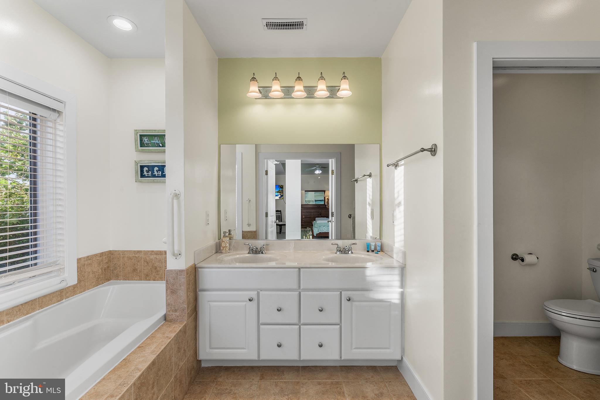 11 54th St # 203, Ocean City, MD, 21842, USA, 5 Bedrooms Bedrooms, ,5 BathroomsBathrooms,Condo,Active,11 54th St # 203,MDWO2039184