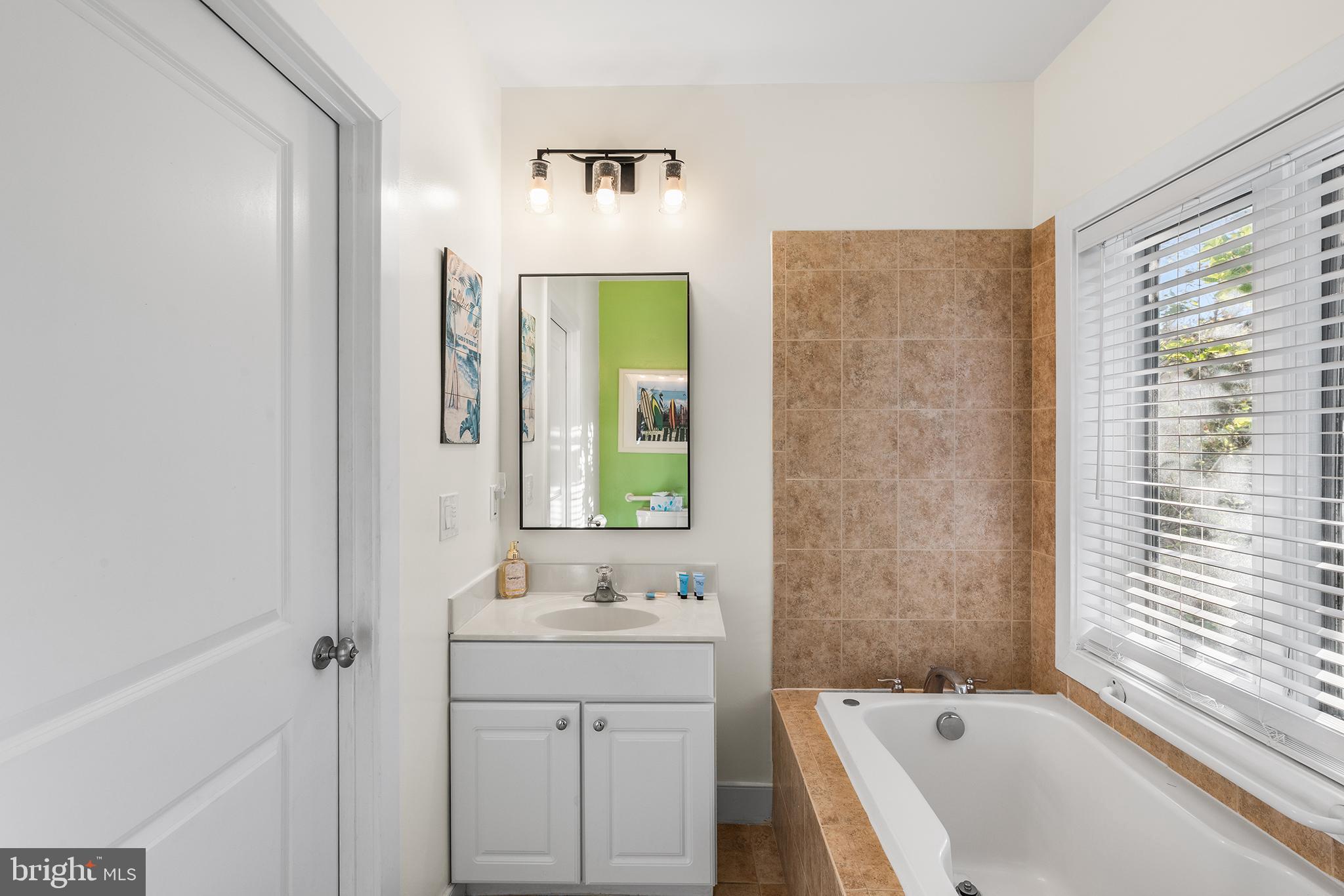 11 54th St # 203, Ocean City, MD, 21842, USA, 5 Bedrooms Bedrooms, ,5 BathroomsBathrooms,Condo,Active,11 54th St # 203,MDWO2039184