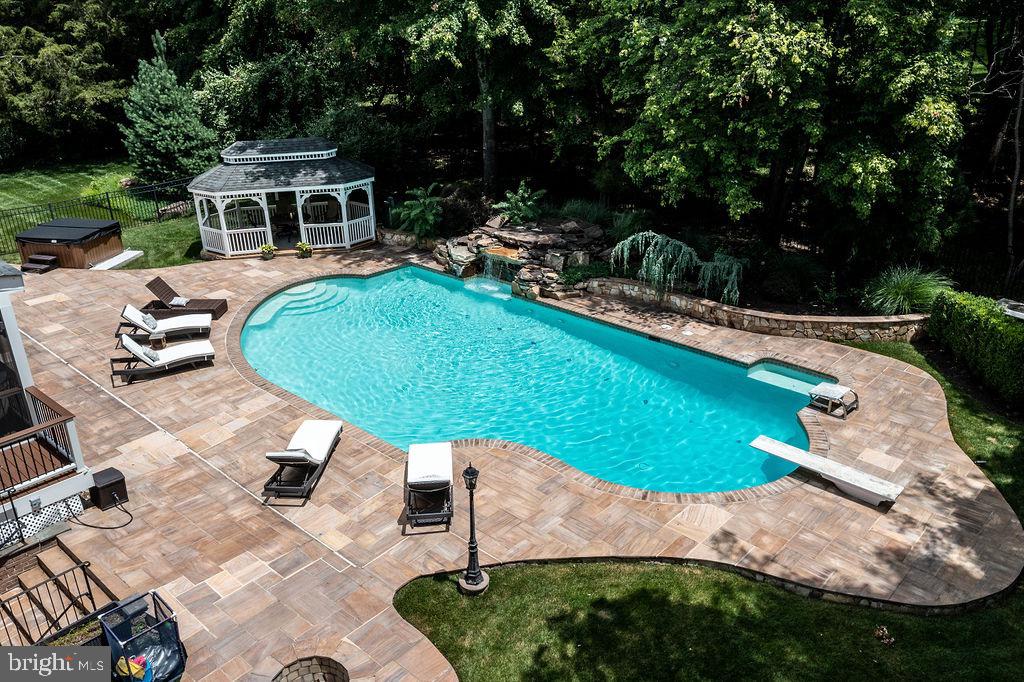 EVERGREEN WOODS - Residential