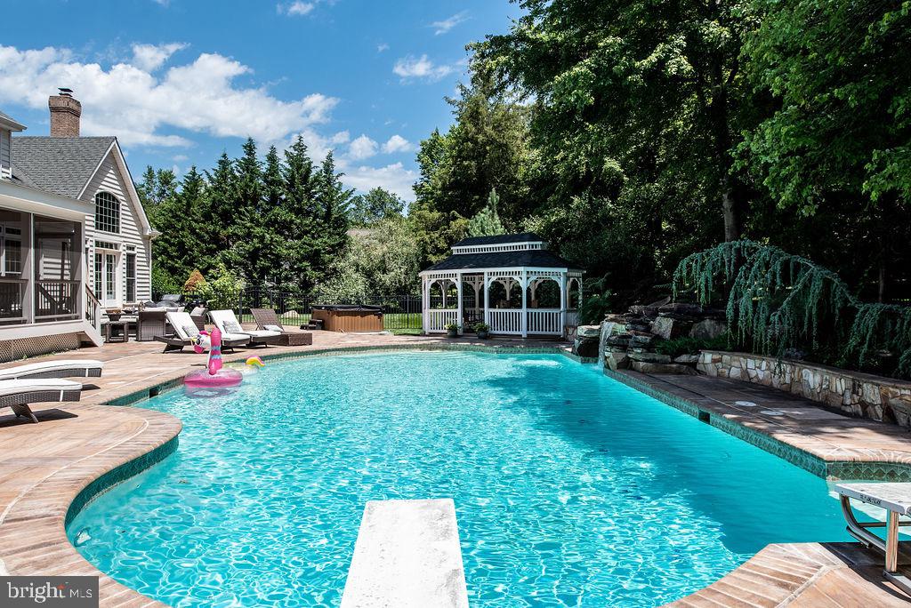 EVERGREEN WOODS - Residential