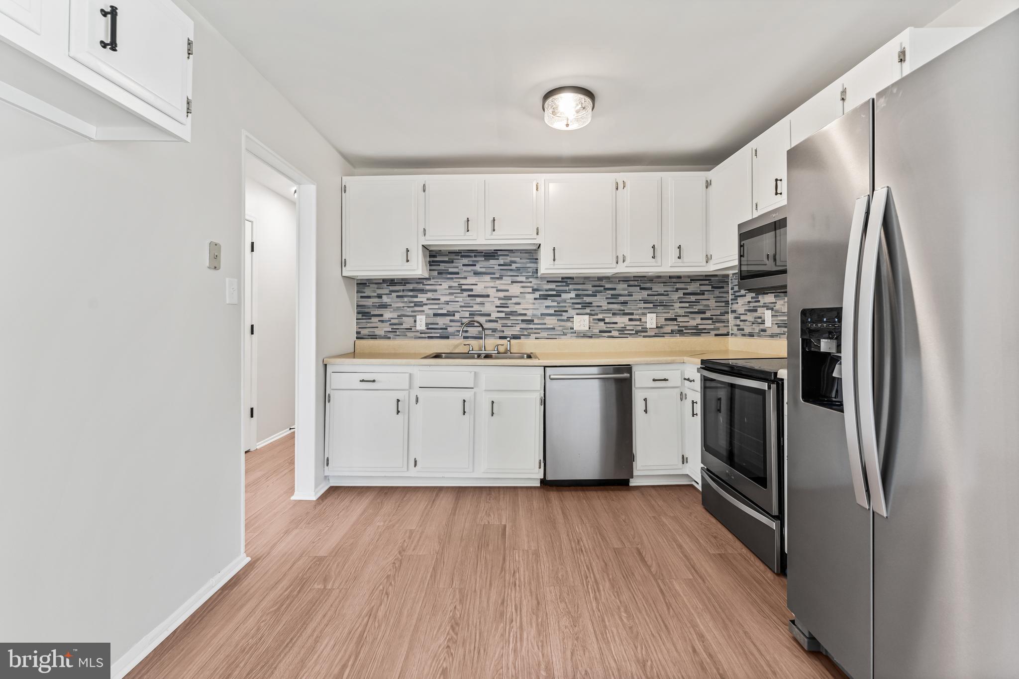 STONEYBROOKE - Residential Lease