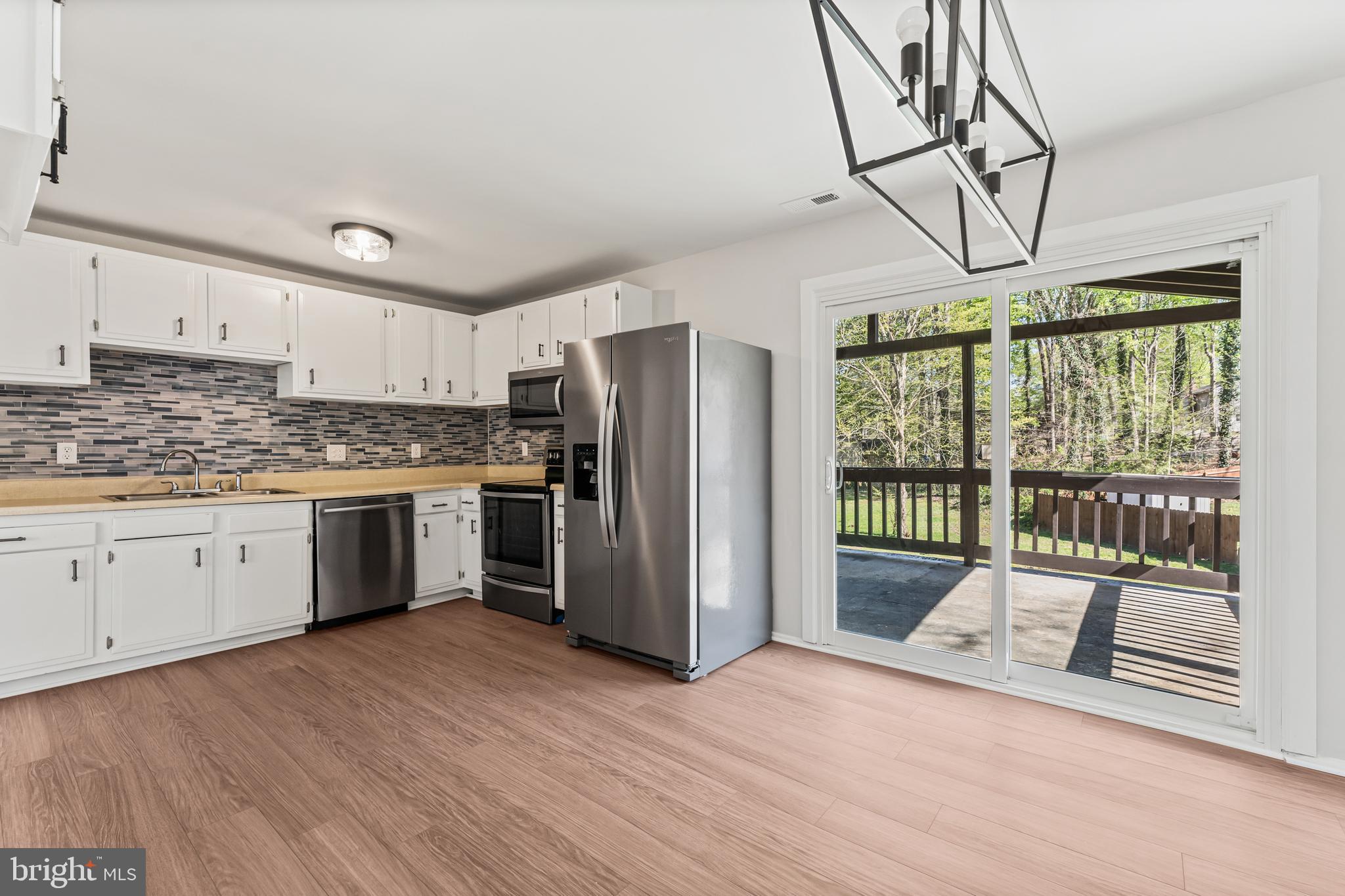 STONEYBROOKE - Residential Lease