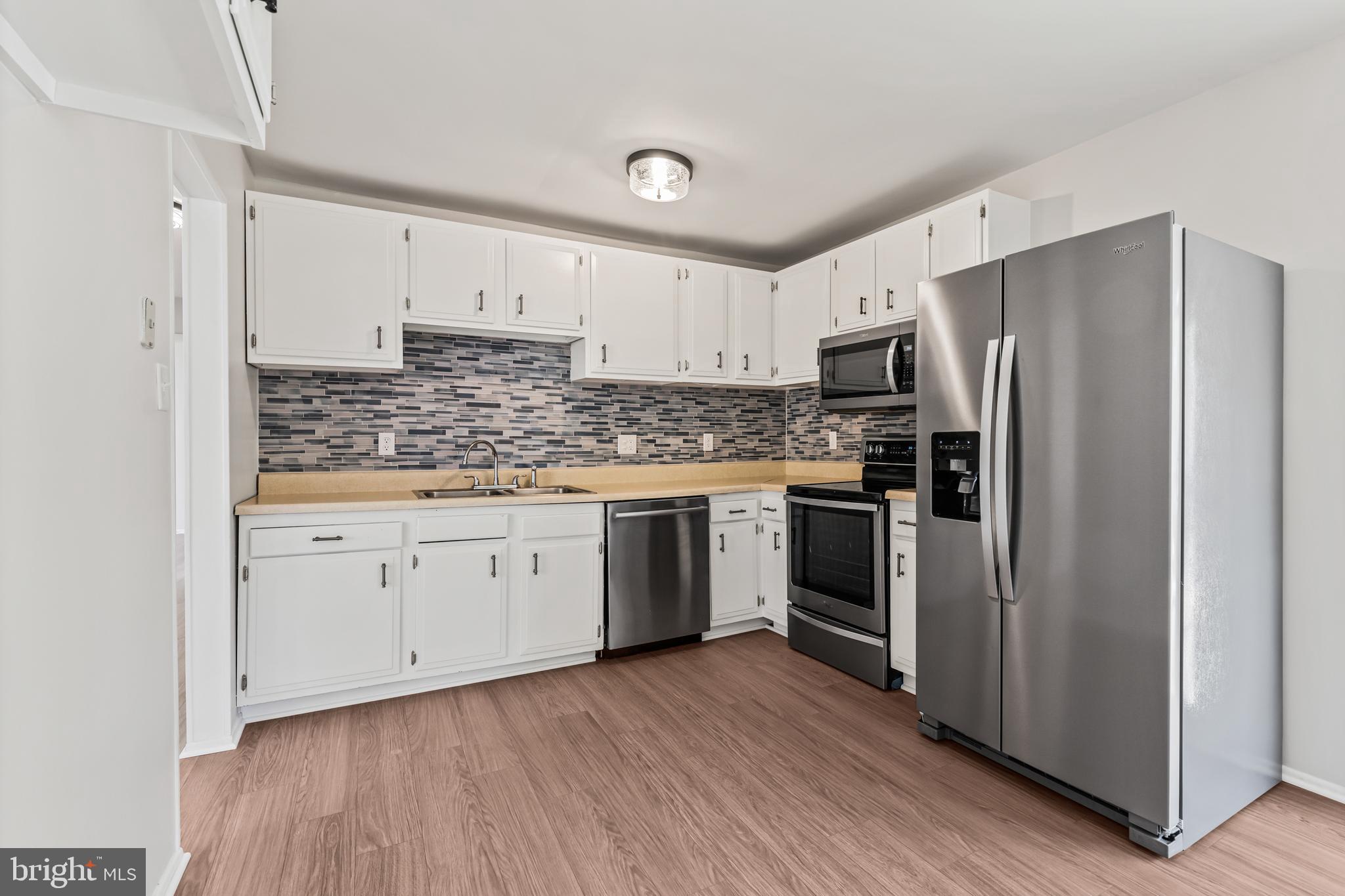 STONEYBROOKE - Residential Lease