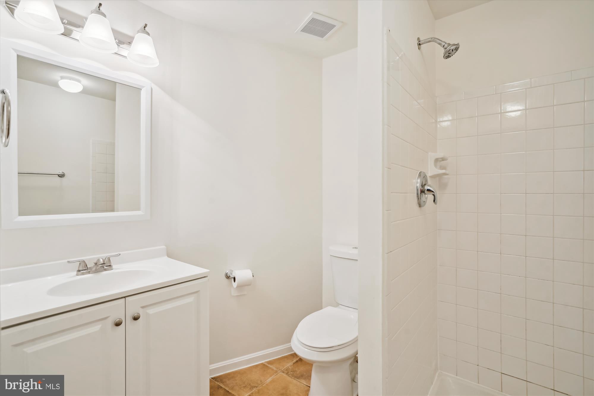 WHISPERHILL - Residential Lease