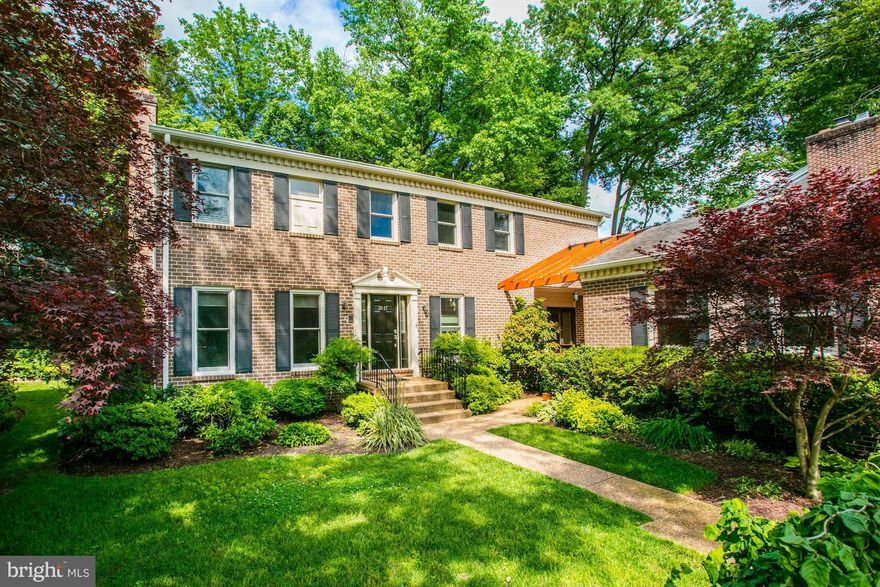 Amazing value !! Well-appointed turnkey 5BR/4.5BA Colonial in  Black Oaks Cluster. Set in a desirable cul-de-sac location! Beautifully updated w/ sophisticated, contemporary finishes. Large picture windows throughout. Main floor living room + family room w/ fireplaces. LL rec room. Gorgeous master suite w/ sitting room + fireplace, en-suite bath, large closet. Over-sized attached 2-car garage.