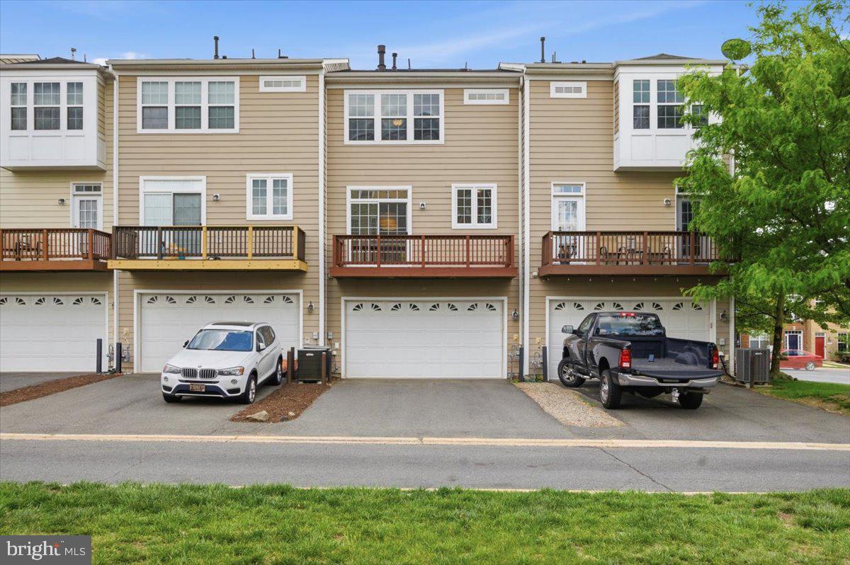 GOOSE CREEK VILLAGE NORTH - Residential