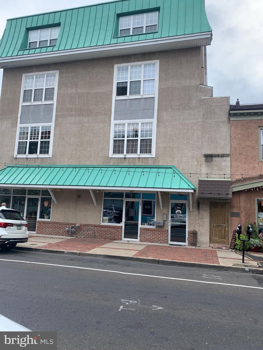 Fabulous 4th floor condo,  Outstanding location - Updated unit overlooking the Delaware River and Bristol Marsh, open concept features living room with fireplace, 2 bedrooms, 2 baths,  master bedroom has a balcony.
Washer, dryer in unit, building has an elevator and 1 car parking in the garage