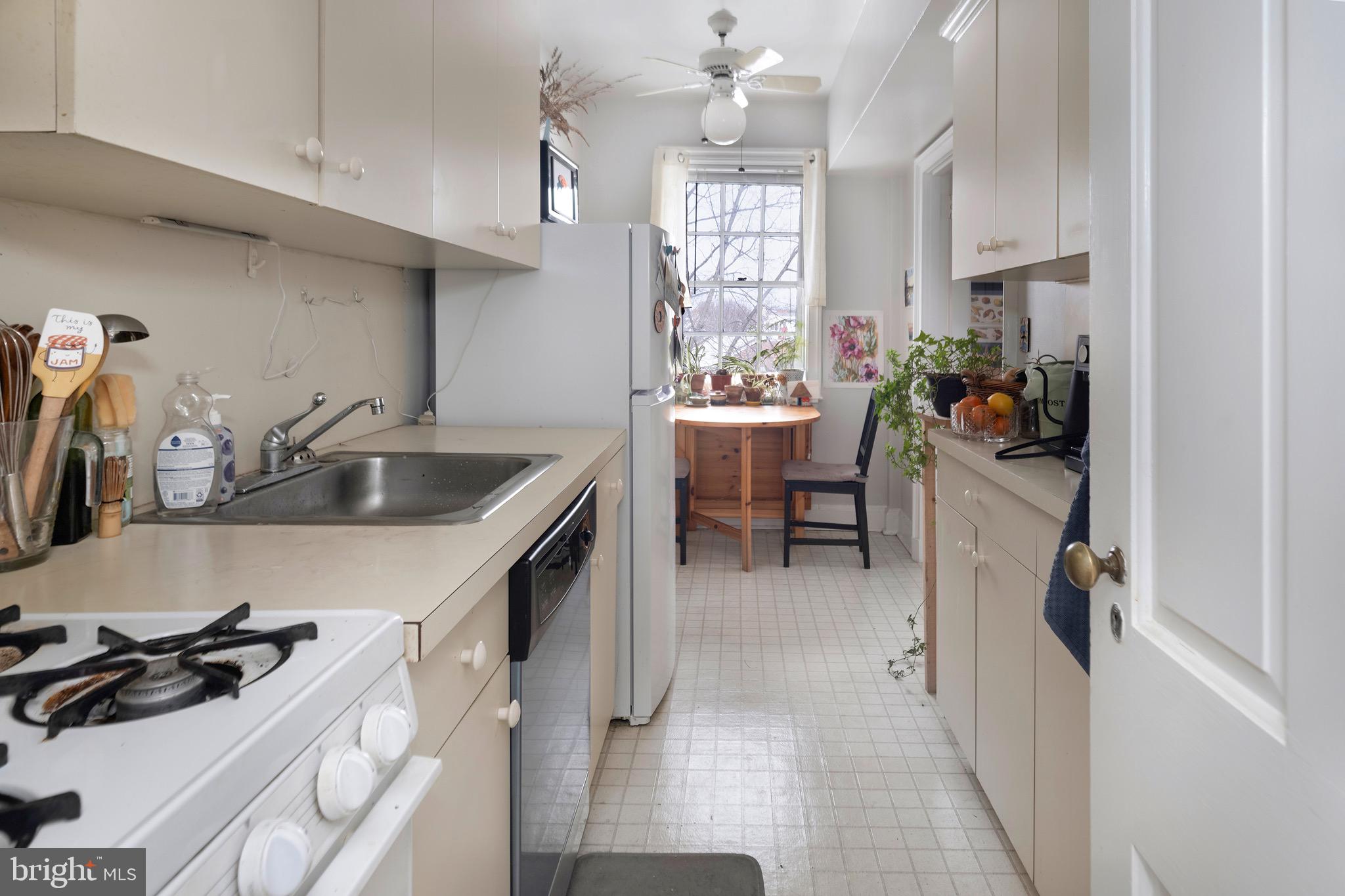 15 PALMER SQUARE W D