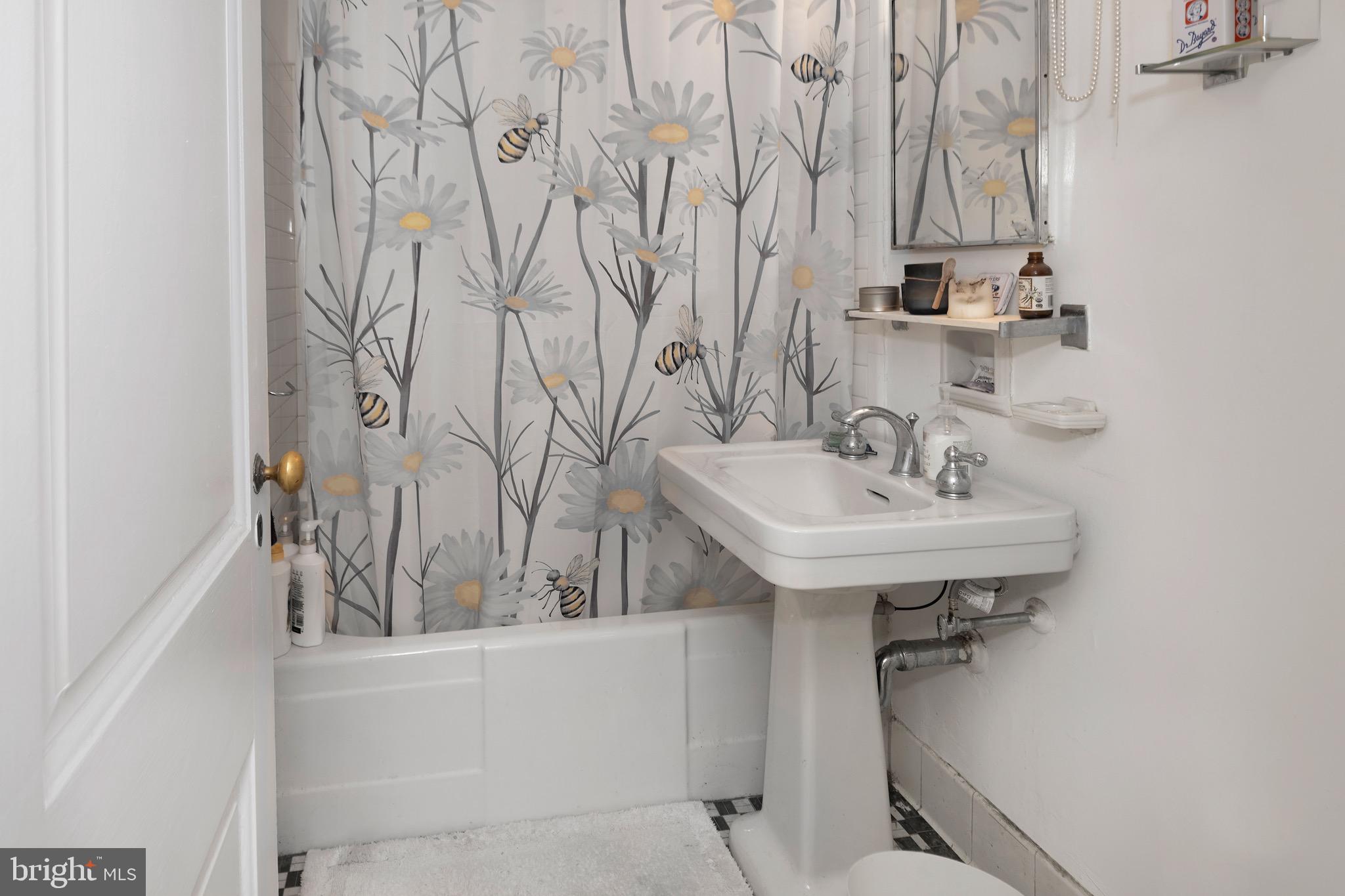 15 PALMER SQUARE W D