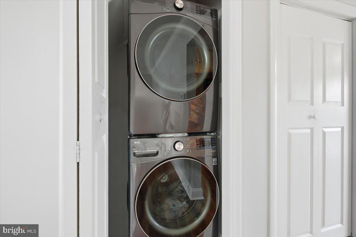 REFLECTION LAKE - Residential