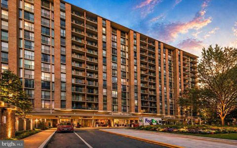 Photo of 4600 S Four Mile Run Drive #1228, ARLINGTON, VA 22204 (MLS # VAAR2072500)