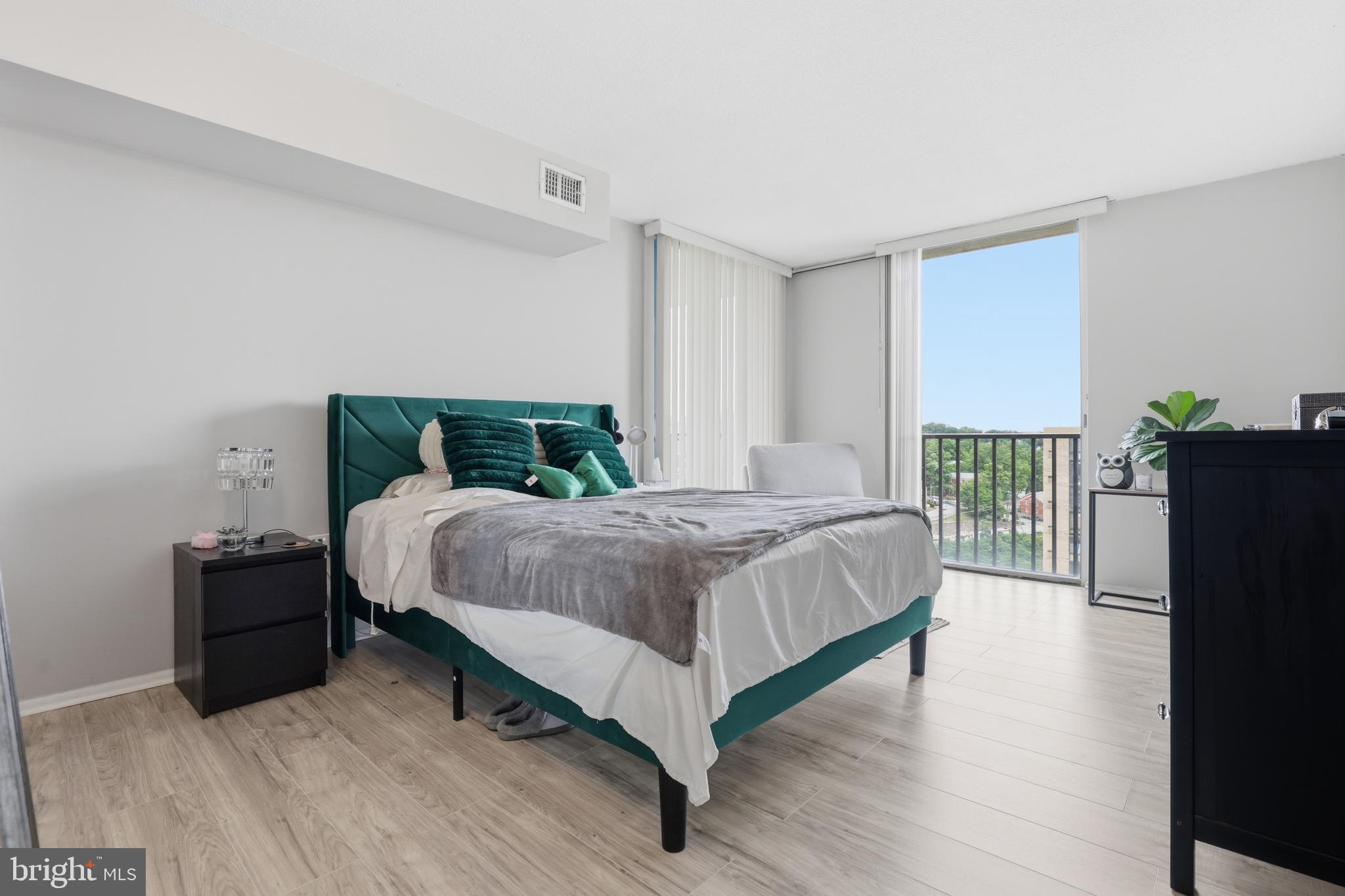 THE CARLTON - Residential