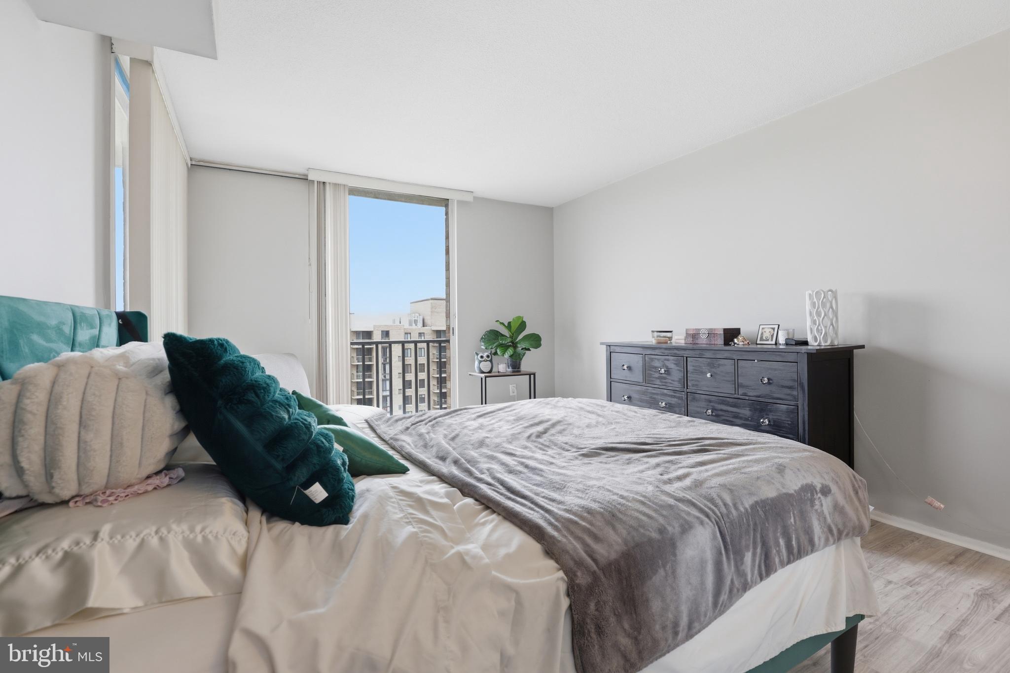 THE CARLTON - Residential