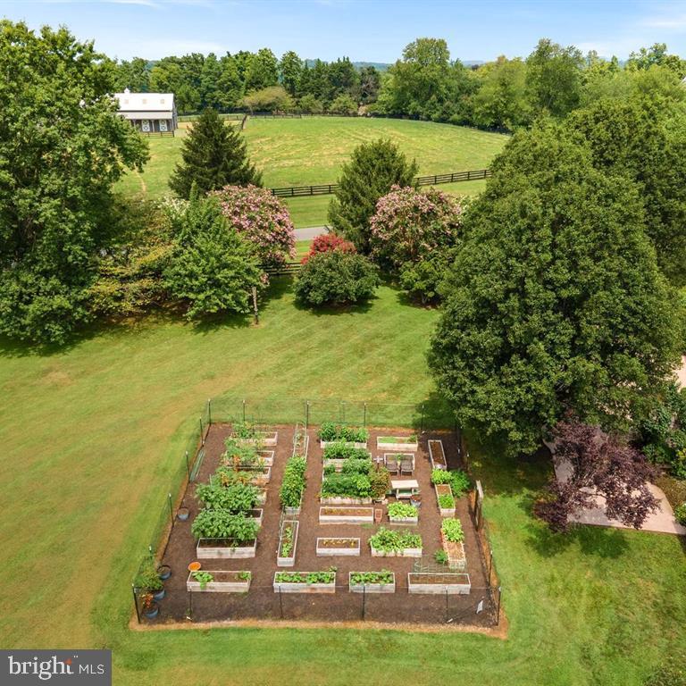 15700 TRAPSHIRE COURT