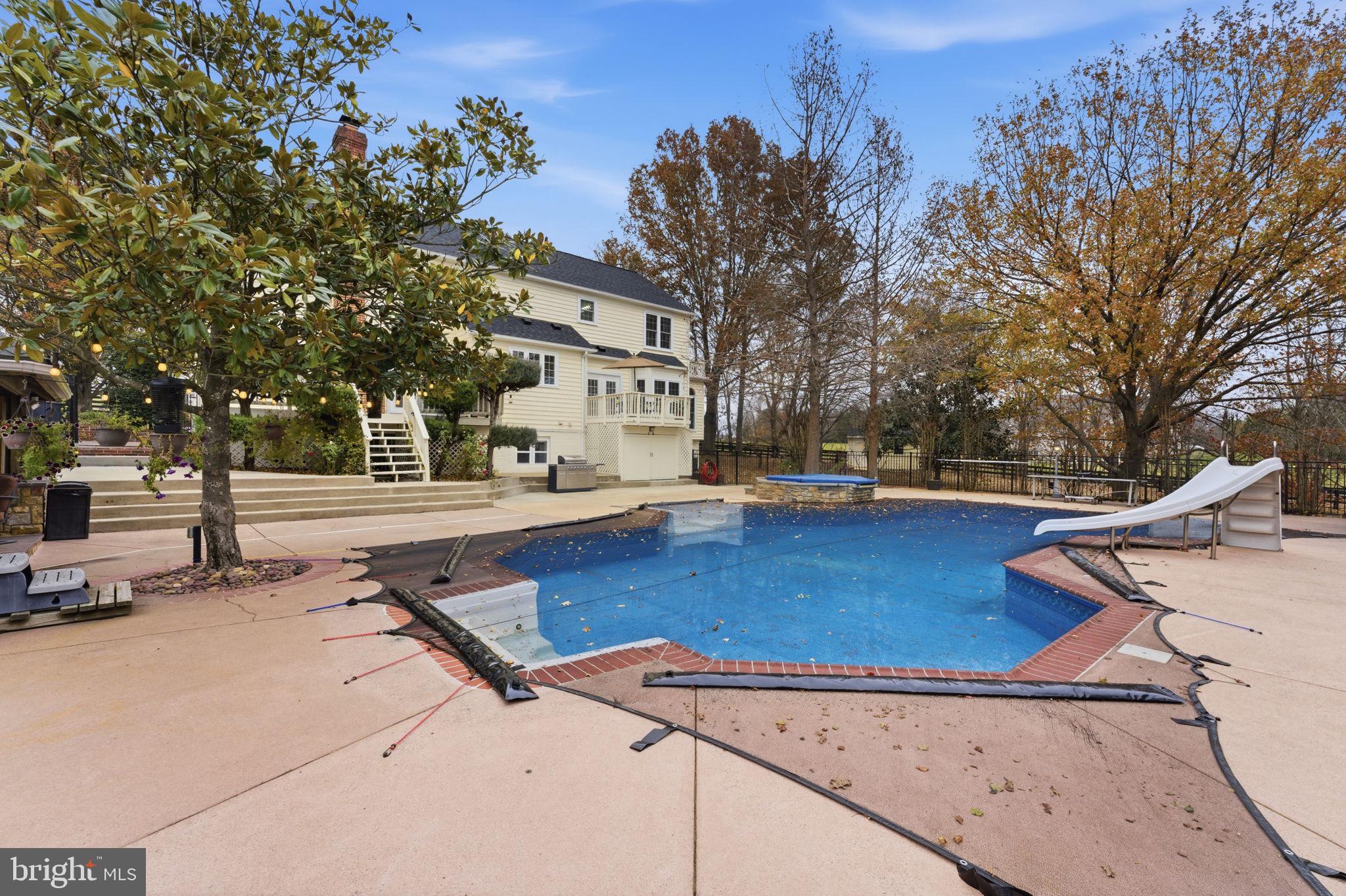 TREVOR HILL - Residential