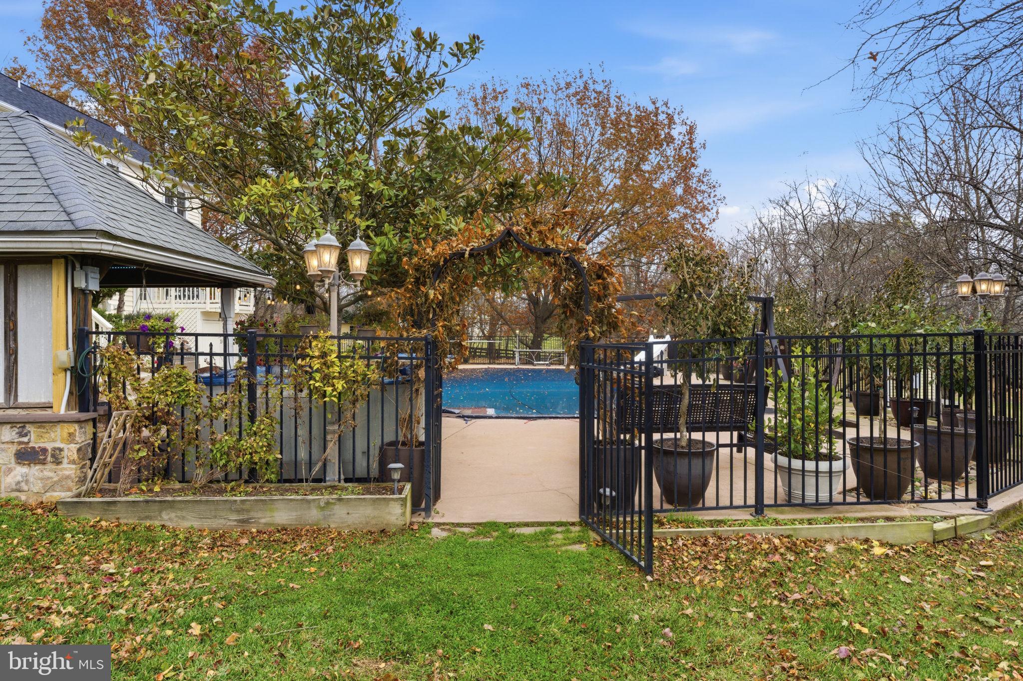 TREVOR HILL - Residential