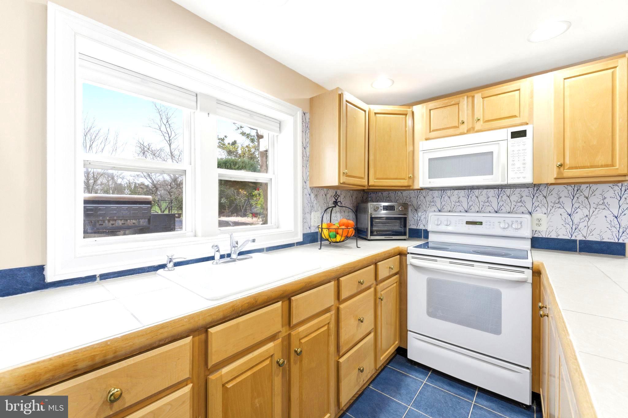 TREVOR HILL - Residential