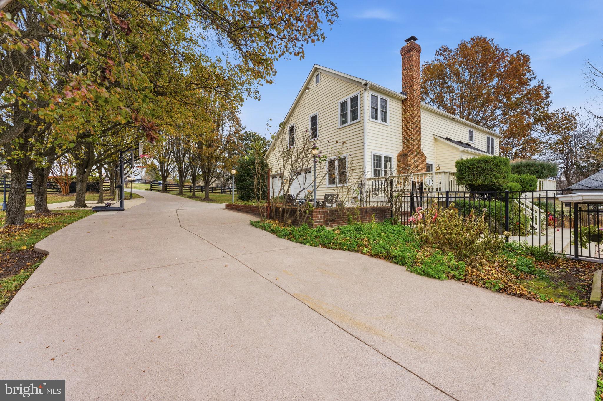 TREVOR HILL - Residential