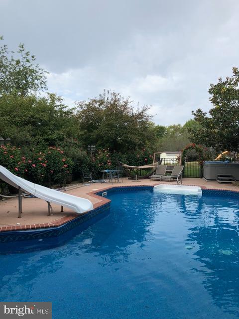 TREVOR HILL - Residential