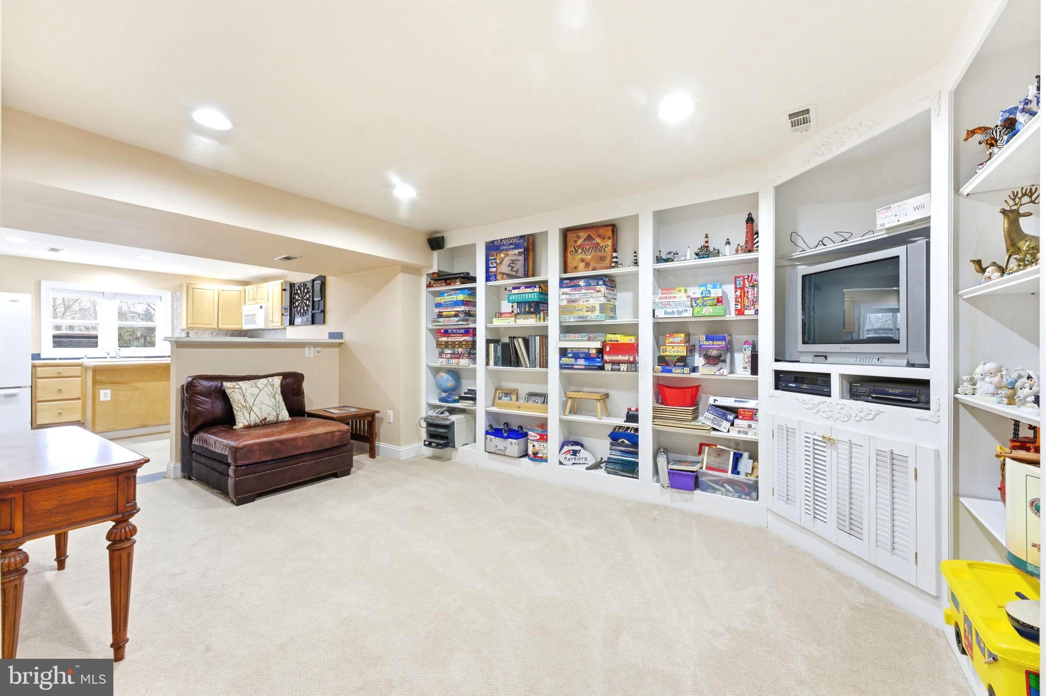 TREVOR HILL - Residential