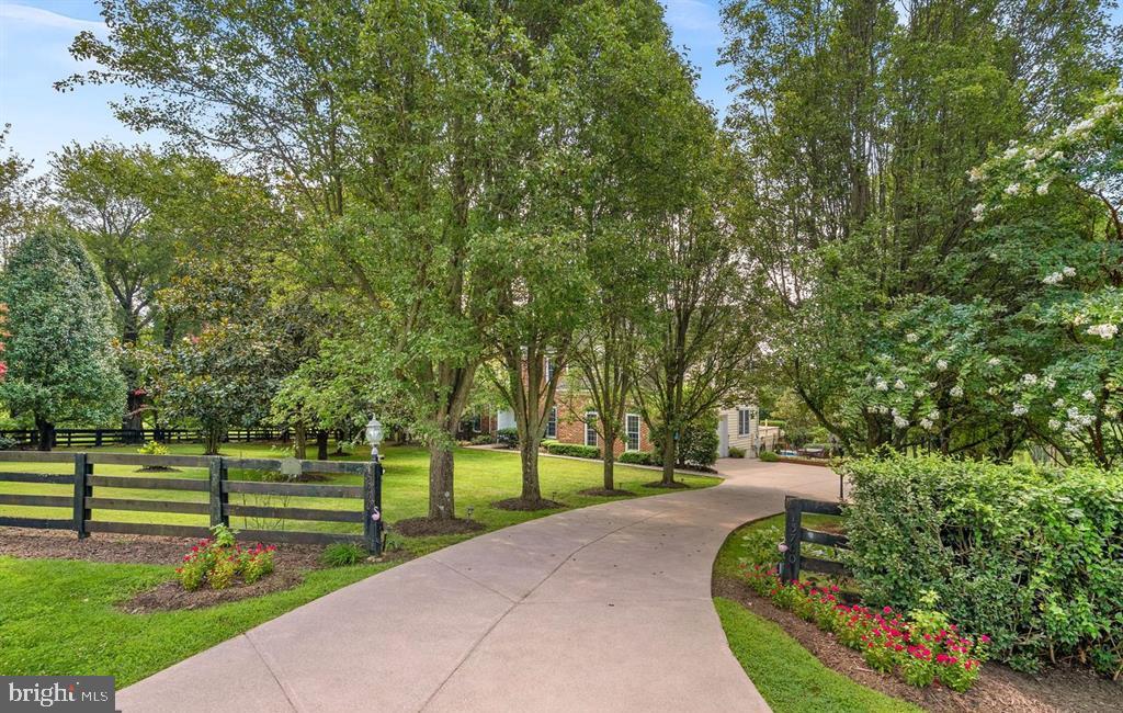 15700 TRAPSHIRE COURT