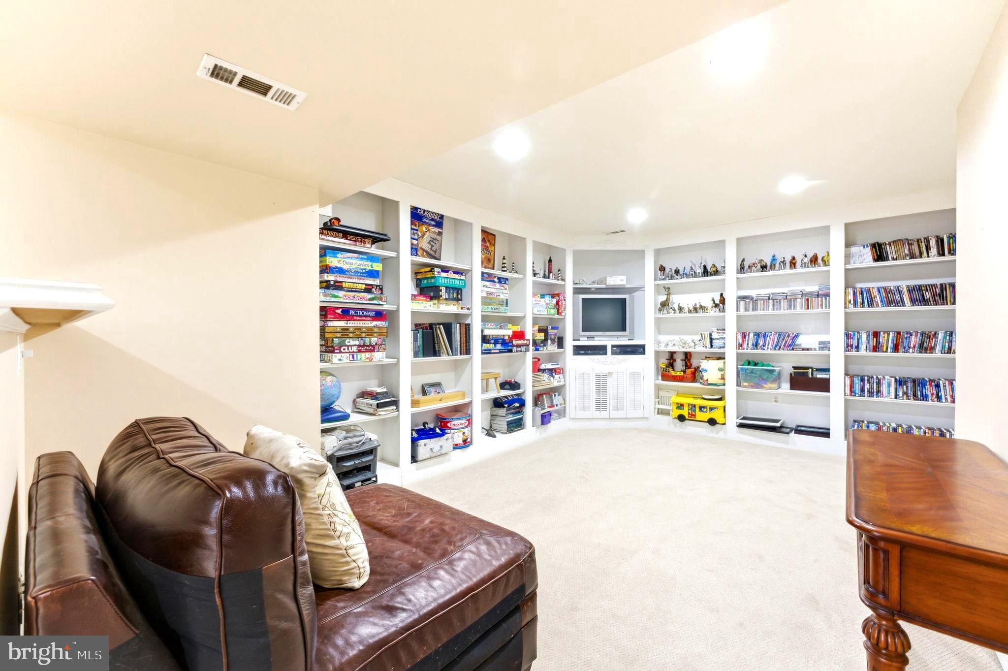 TREVOR HILL - Residential