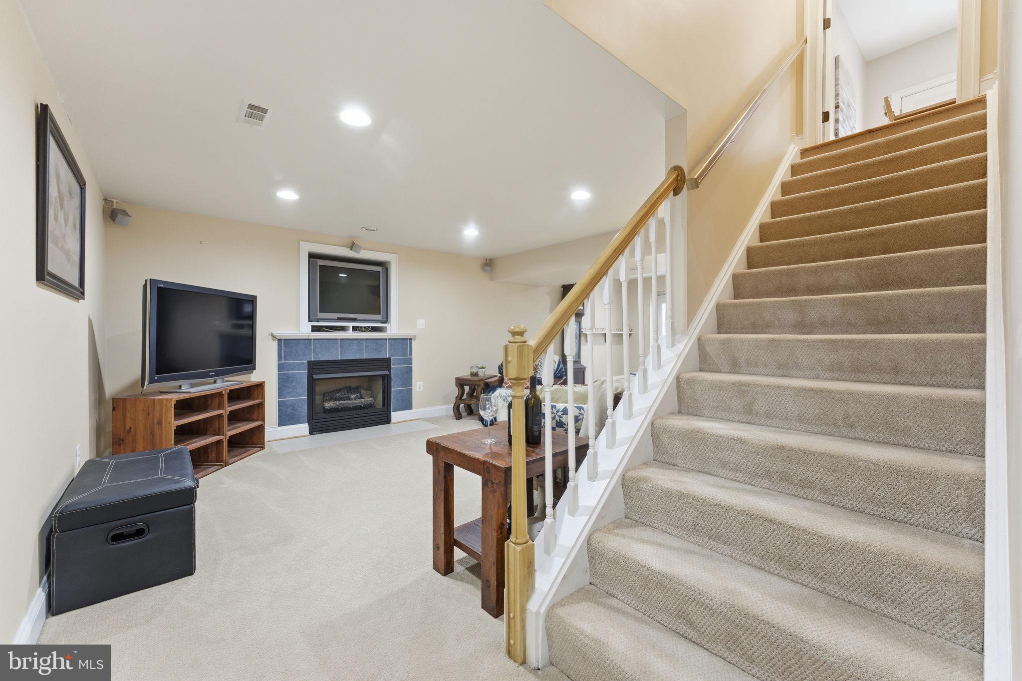 TREVOR HILL - Residential