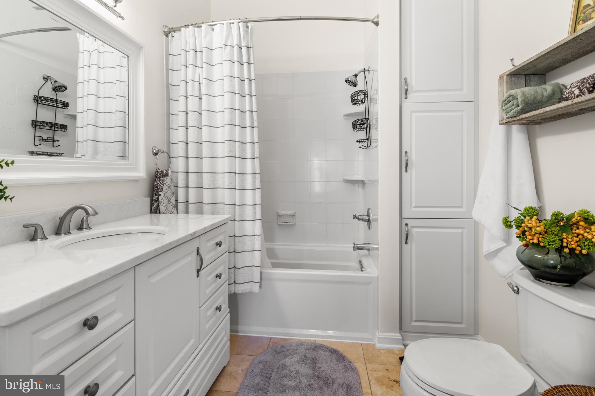 FALCON CREST - Residential