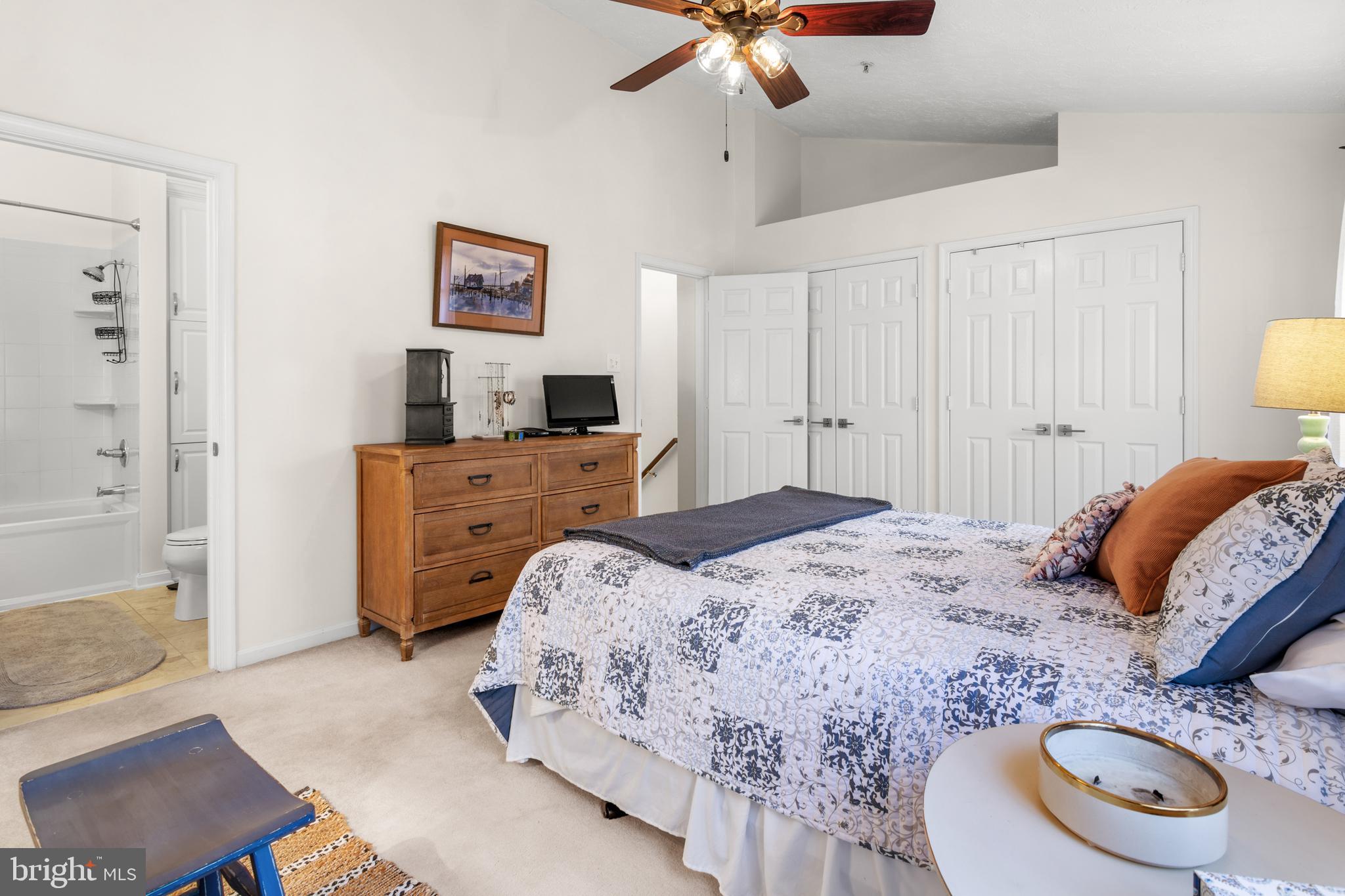 FALCON CREST - Residential