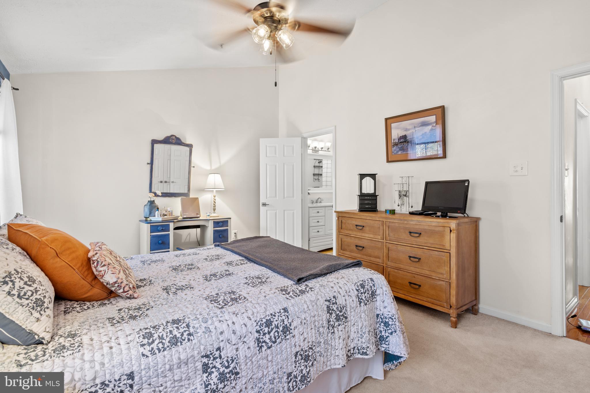 FALCON CREST - Residential