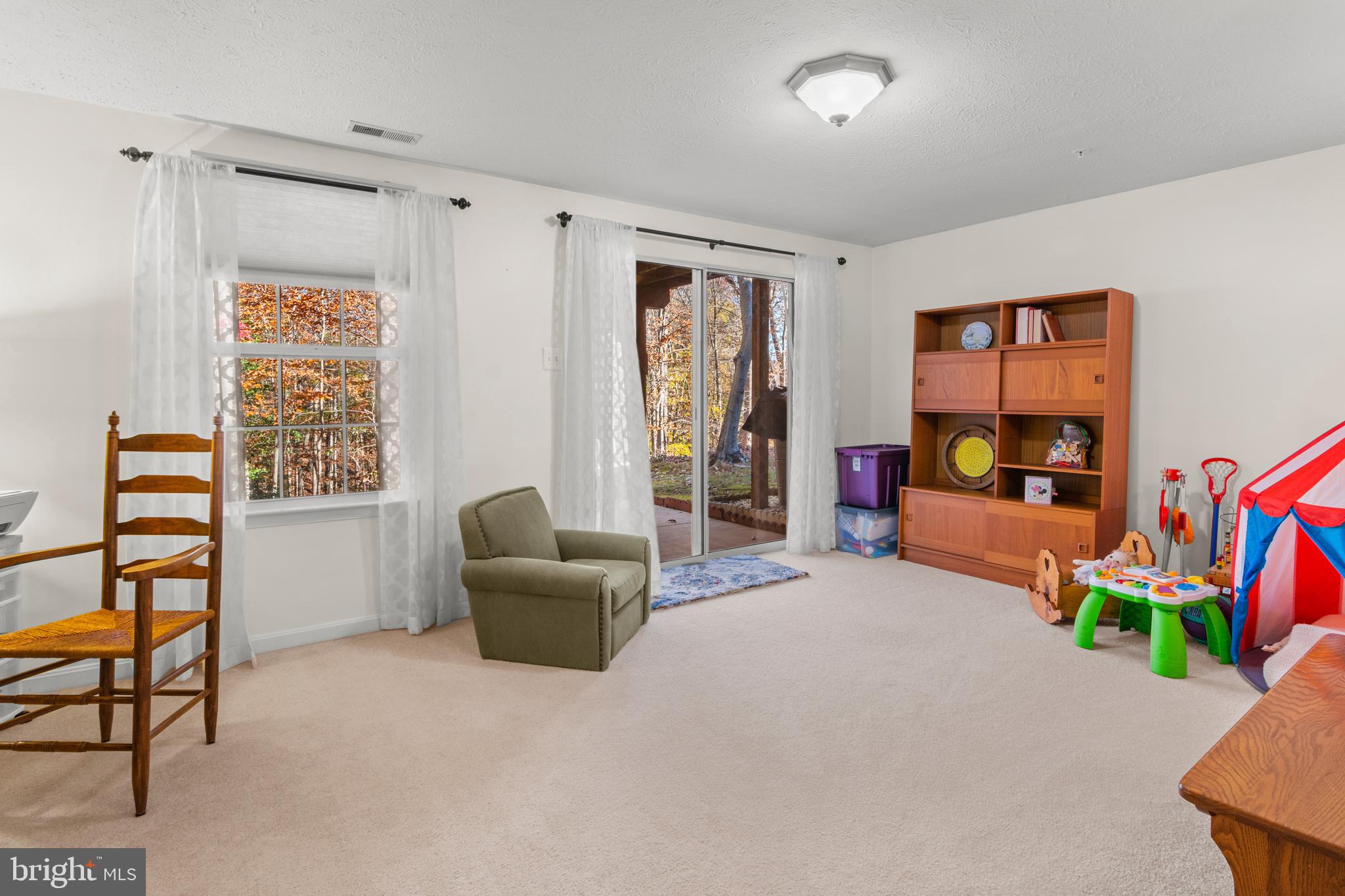 FALCON CREST - Residential